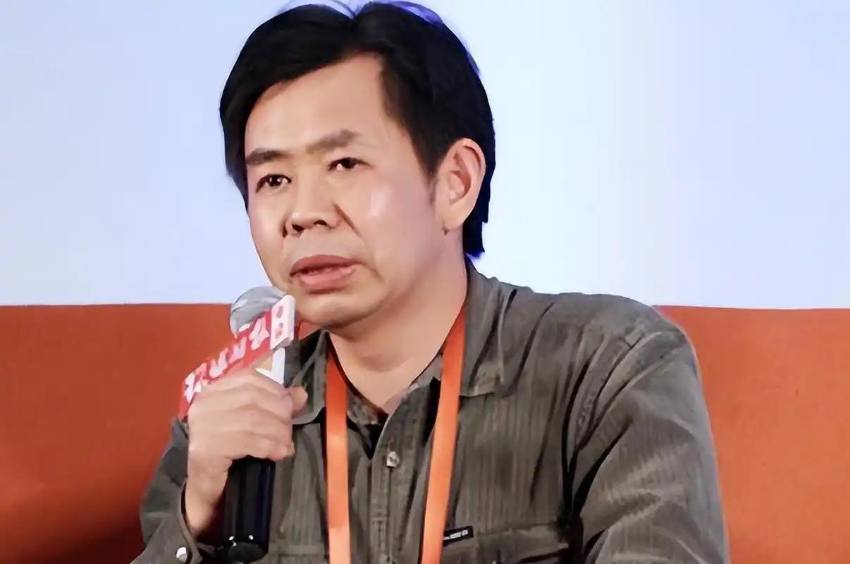 还在纠结“谁有理”？2026年7月，很多人在网上刷到一段戴旭教授的发言，他情绪有