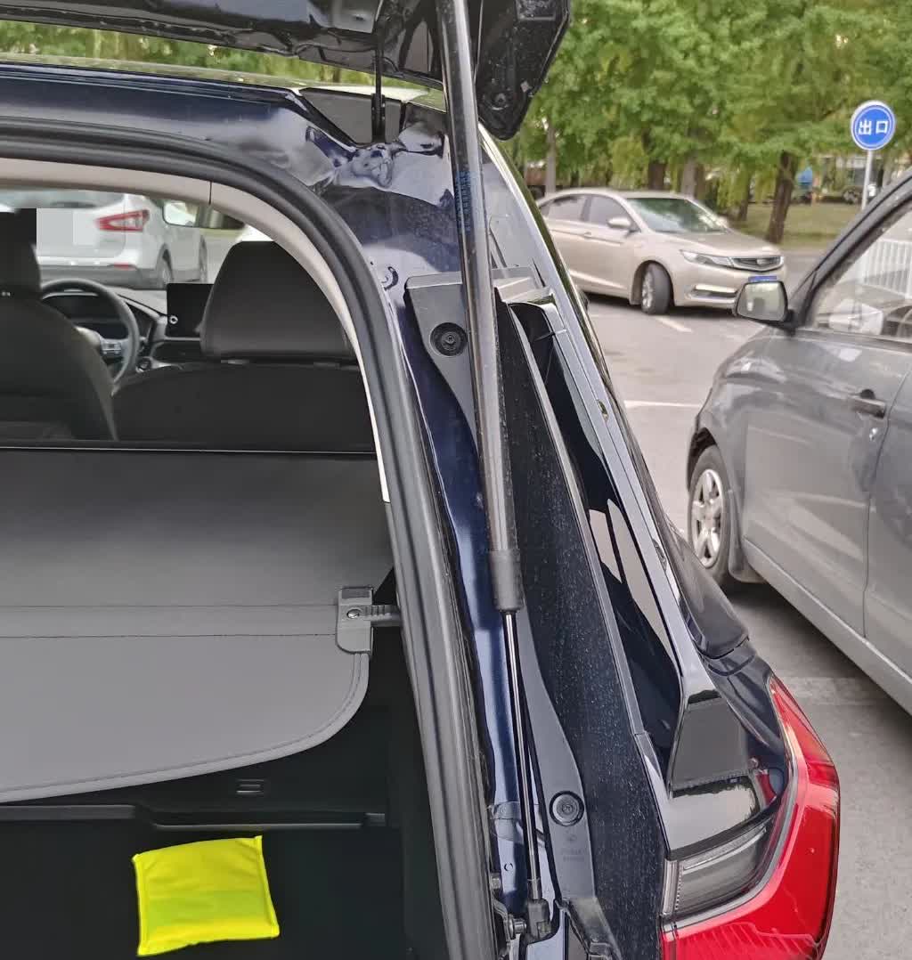 家用车尽量选择SUV车型，有人说SUV维修保养成本贵，油耗高一些，可是优点更多，