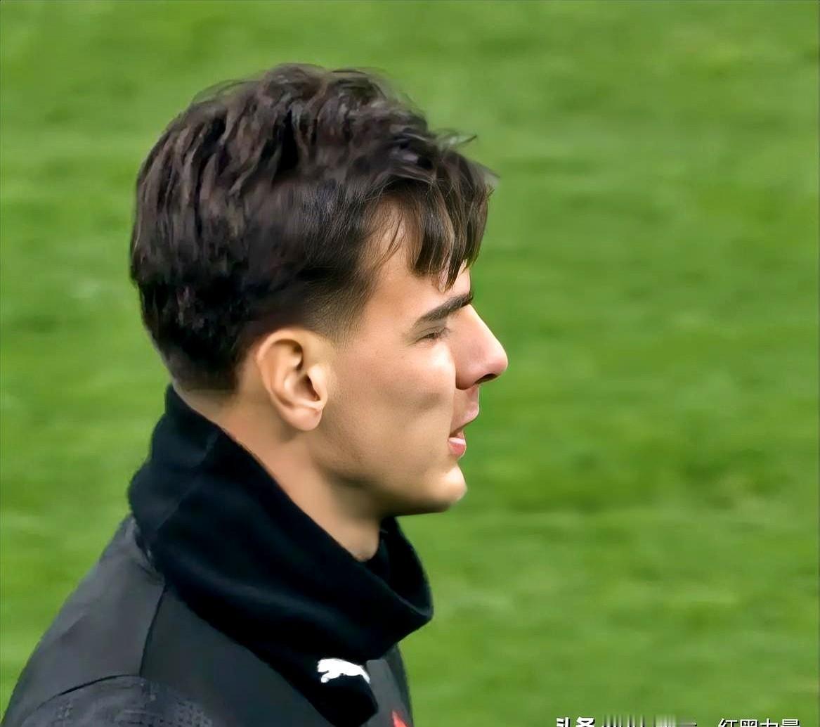 米兰德比半场0-0，但福法纳这个隐患太大了。上半场他就被对手针对性突破了3次