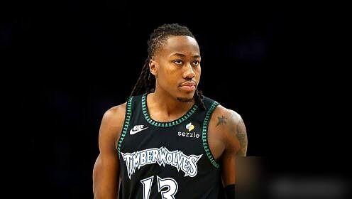 我猜火箭管理层今晚看球，想拍桌子的心都有了。那个当初舍不得用伊森换的多森姆，现