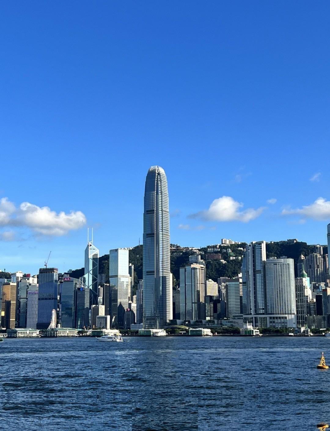 1975年后，20万越南难民逃进香港，香港所有接收了，给了他们香港身份，听说他们