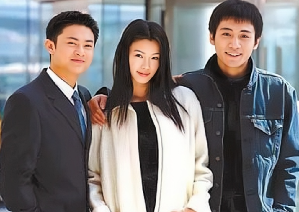 2015年，印小天与“富家千金”哈琳娜结婚。婚前，哈雷娜说：“我家出1000w买