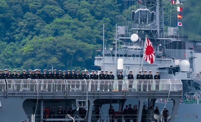 日本自卫队9天访华，中方为何突然敞开武器库？大叔解读背后的深意各位老铁，今