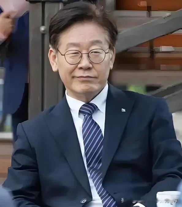我担心李在明将来退休后，也会走韩国总统的“老路”。李在明现在虽然已经是韩国总统了
