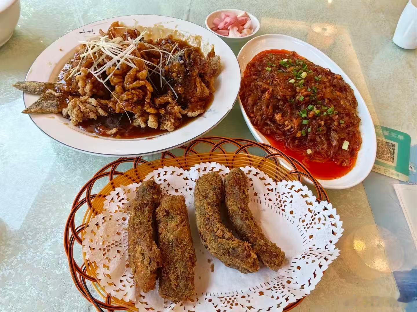 四川吃饭指南四川乐山乐山是川味的老底子，跷脚牛肉、钵钵鸡、甜皮鸭的名气太大