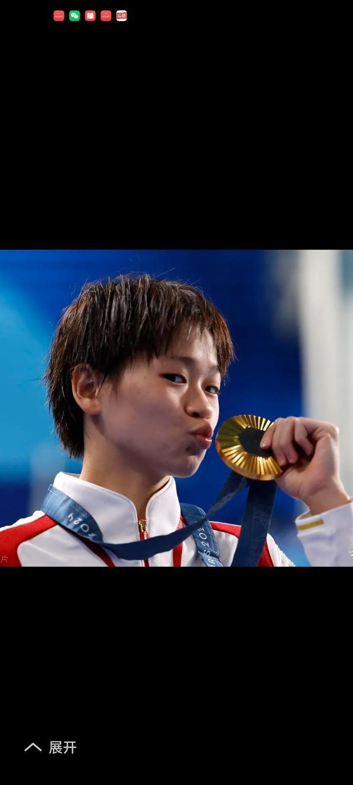 全红婵没胖之前像她姥姥，胖了像她妈妈了，一直遗传姥姥多好，姥姥一直不胖，怎么长着