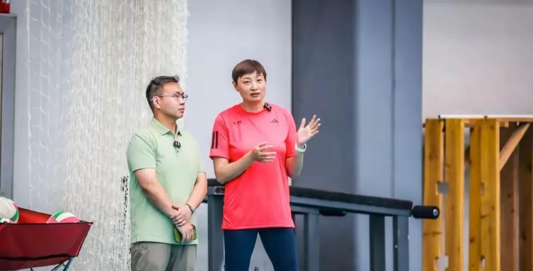 中国女排助理教练杨昊，作为雅典奥运会冠军成员与“黄金一代”核心球员，无论是运动员