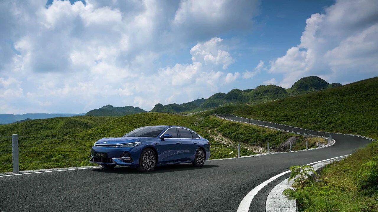 第7万辆银河A7下线距上市共计110天。吉利银河A7今年8月份上市，定位为中型