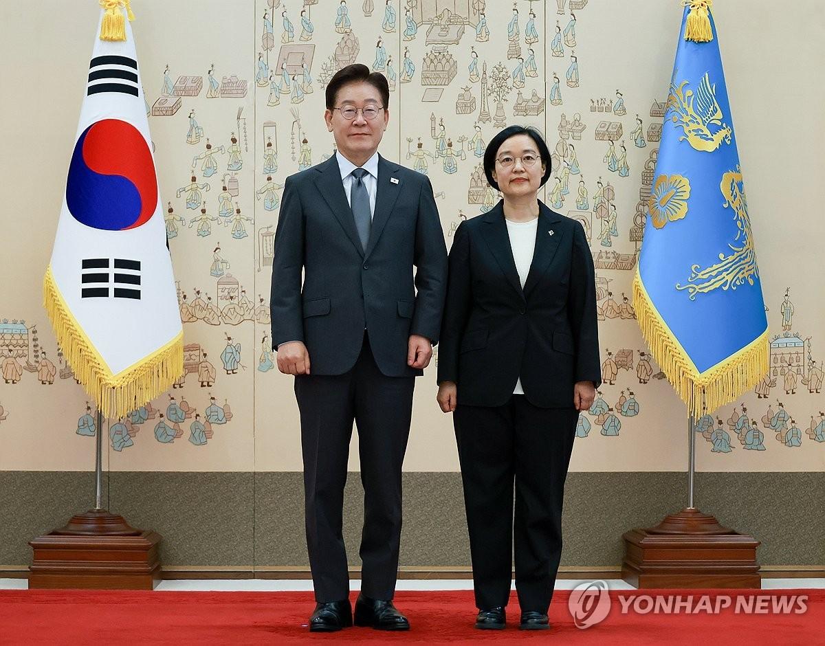 韩国政坛杀出反财阀黑马，李在明转性亲华？打住，没有无利不起早的朋友。韩圣淑，
