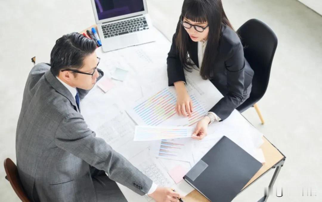 在单位，有这3个迹象，说明同事见不得你好：1、见你失意，他就开心如果你