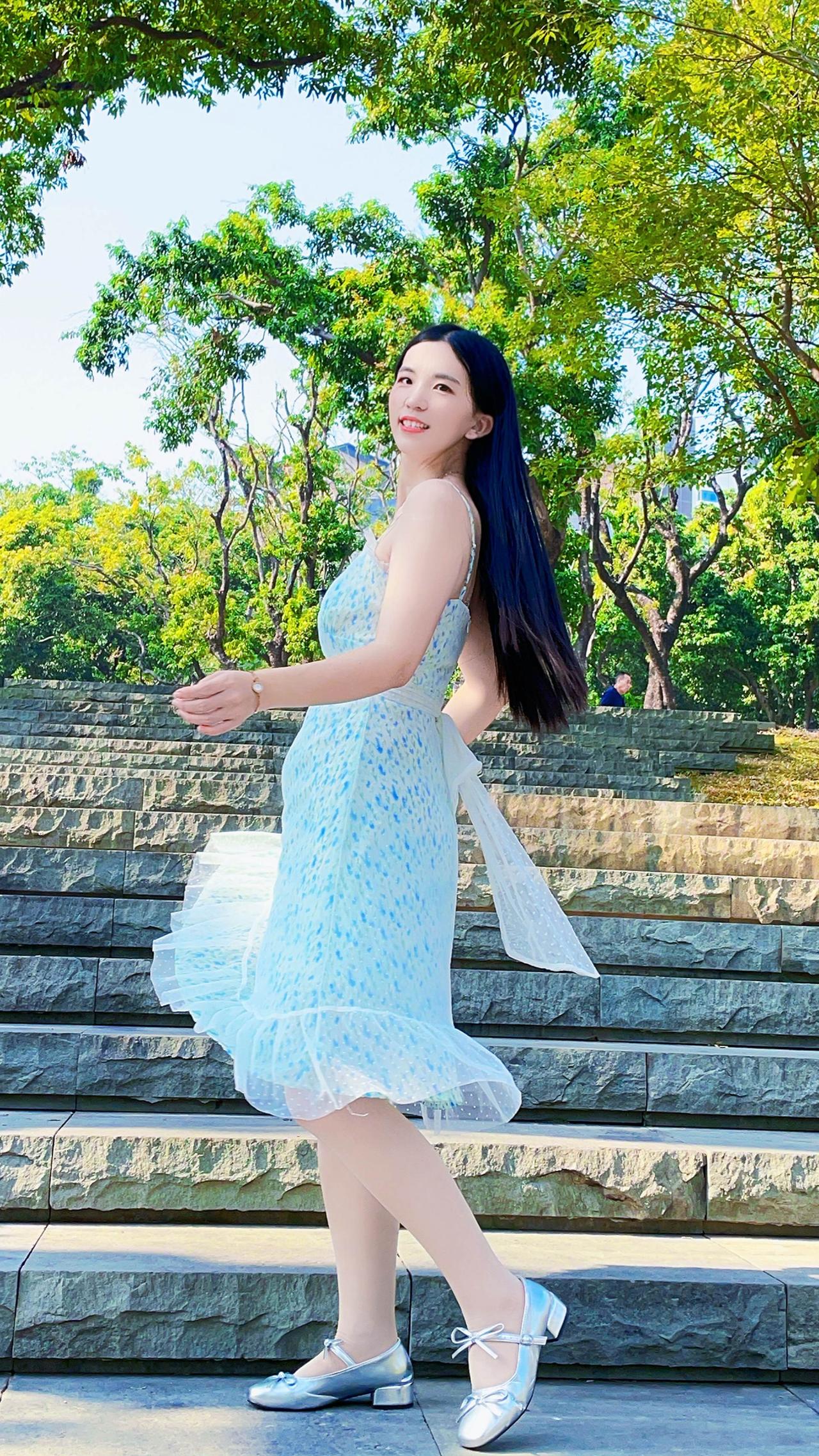 漂亮的话我不会多说，但漂亮的衣服我有很多。种草激励计划美女森系少女肉色丝袜