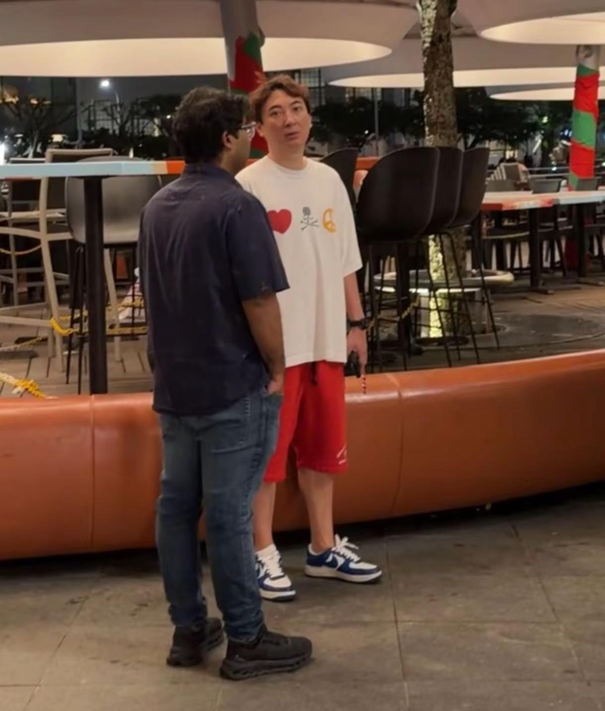 王思聪变老了。王思聪有一种眼神叫家人