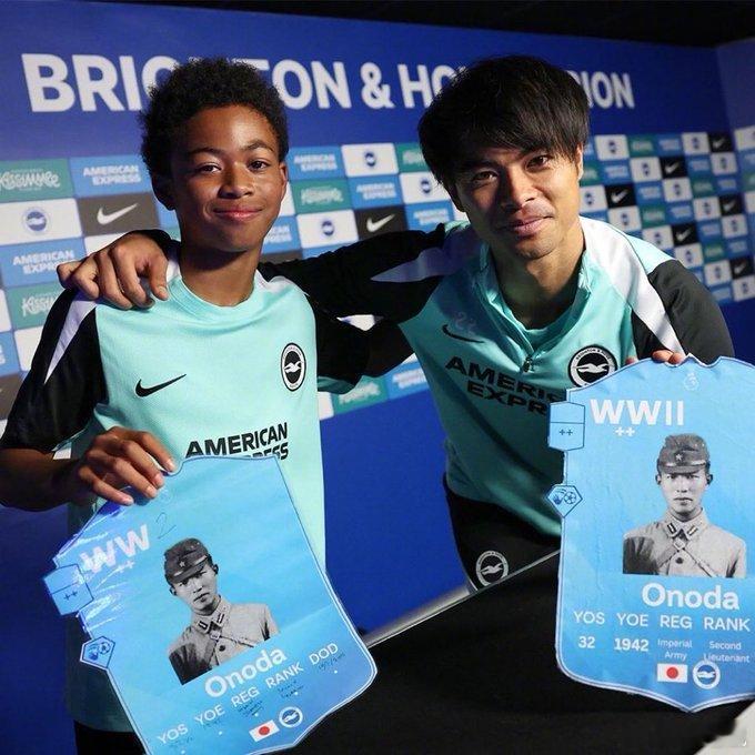 【！】布莱顿青训号最近发布一段反战主题的“圣诞节休战杯”主题视频，三笘薰与一名青