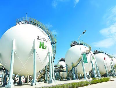 我有预感，全球能源格局这次真的要变天了！中国最近干了件大事，把戈壁滩上的风和