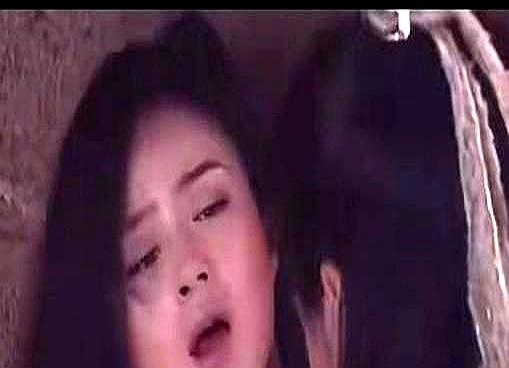 19岁的蒋欣，头回拍吻戏，对象是大她九岁的林志颖。她嘴快，一句“老男人”甩