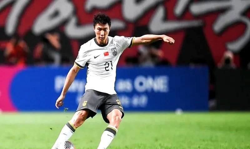 国足输给印尼总结。输在表面原因在杨泽翔和教练身上。杨什么水平大家有目共睹，不