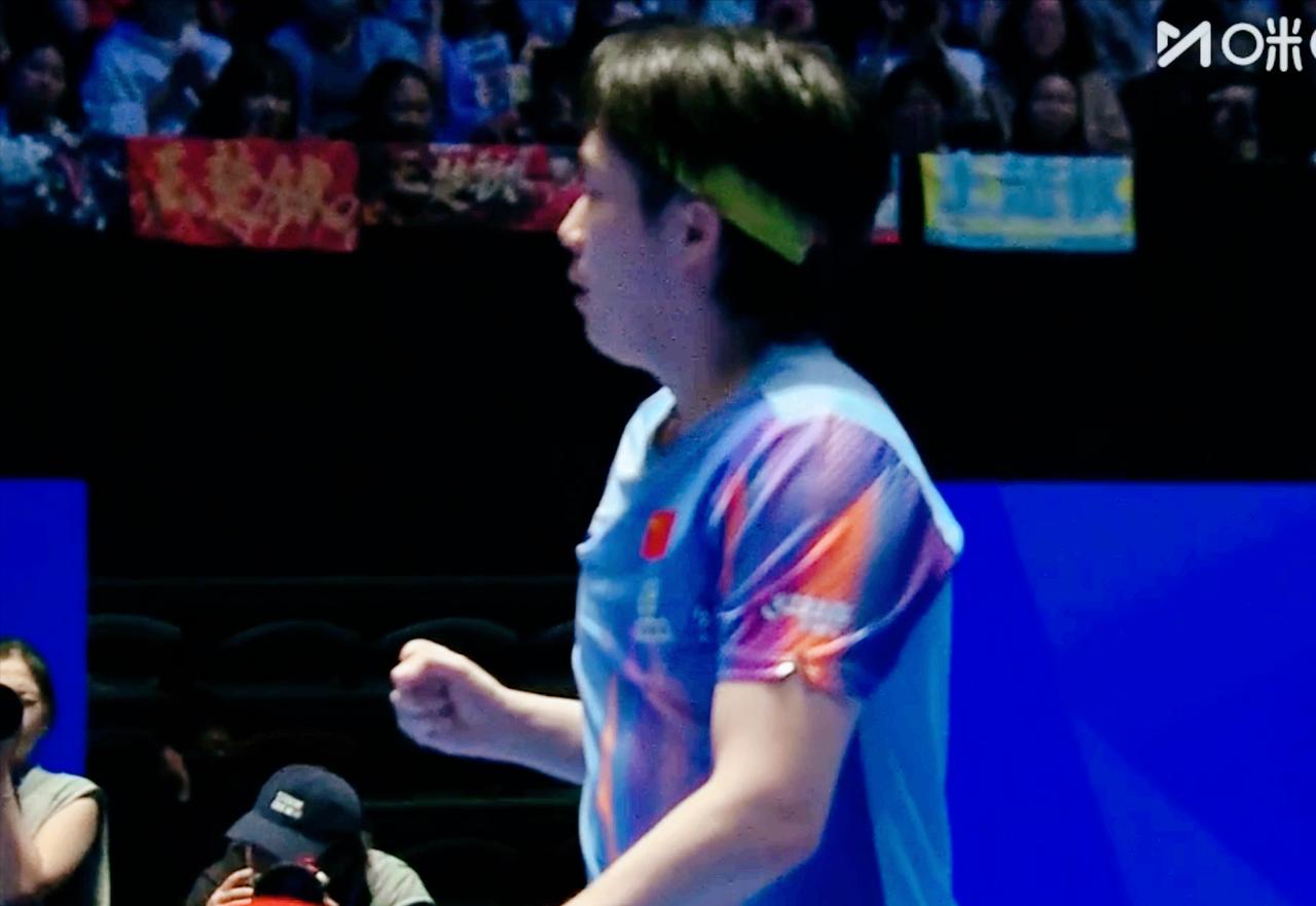 王楚琪全力以赴，发动了所以技能点，终于拿下了第五局。前四局王楚钦和周启豪打成