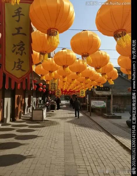 最近网上疯传：挂黄灯笼是为了避开红色、避开“朱”，越说越玄乎，全是瞎编乱造。