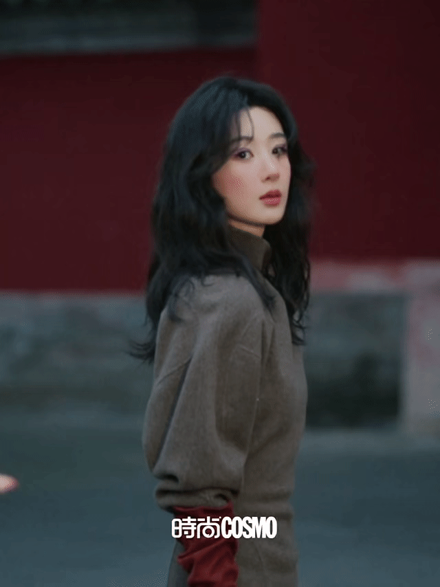 杨紫杨紫x时尚COSMO┊九月刊封面预告释出，本次企划以“紫色”为
