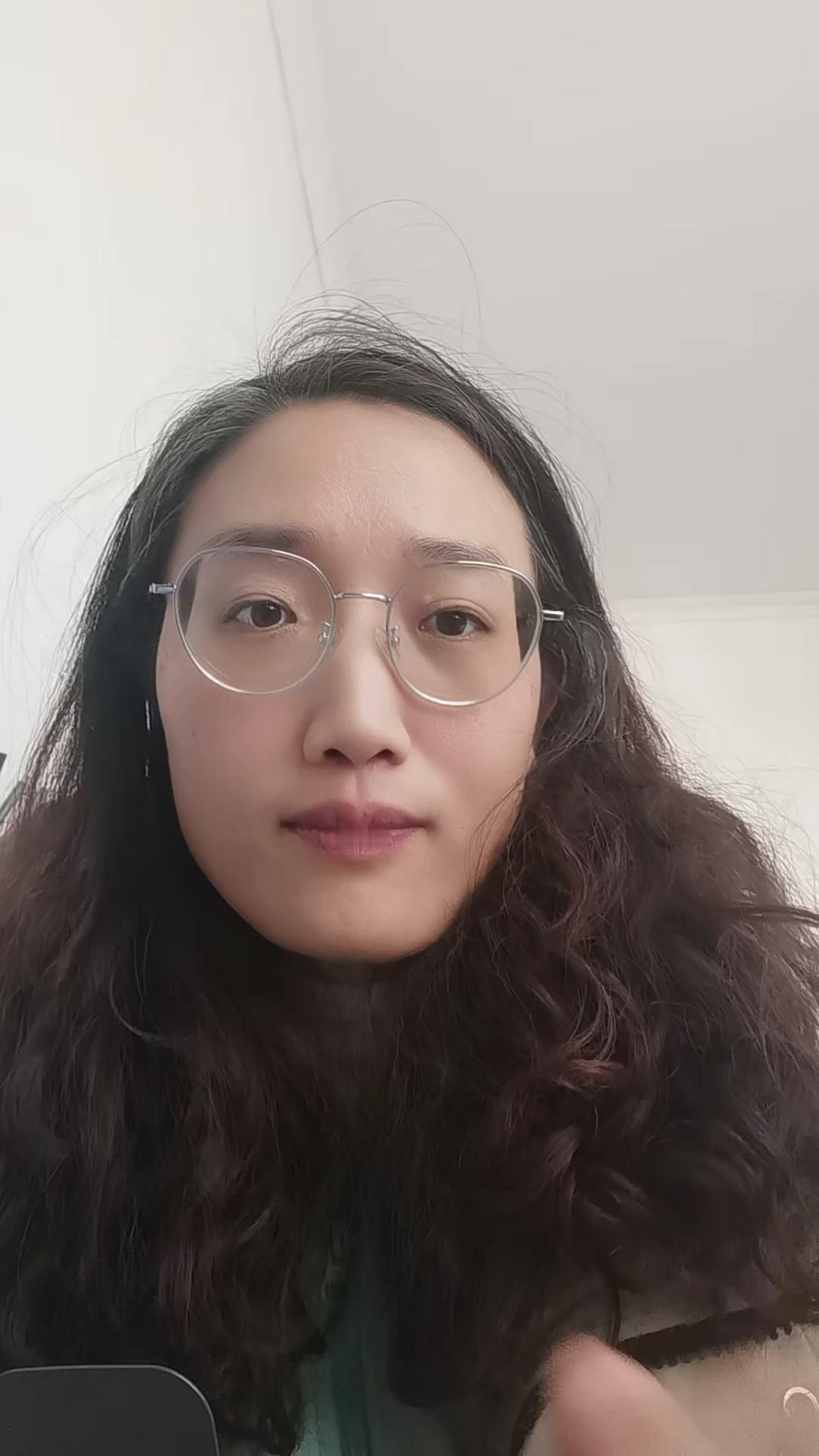 董宇辉凭什么让人这么喜欢？董宇辉被周轶君访谈时，被问到“大家为什么那么喜欢你”，