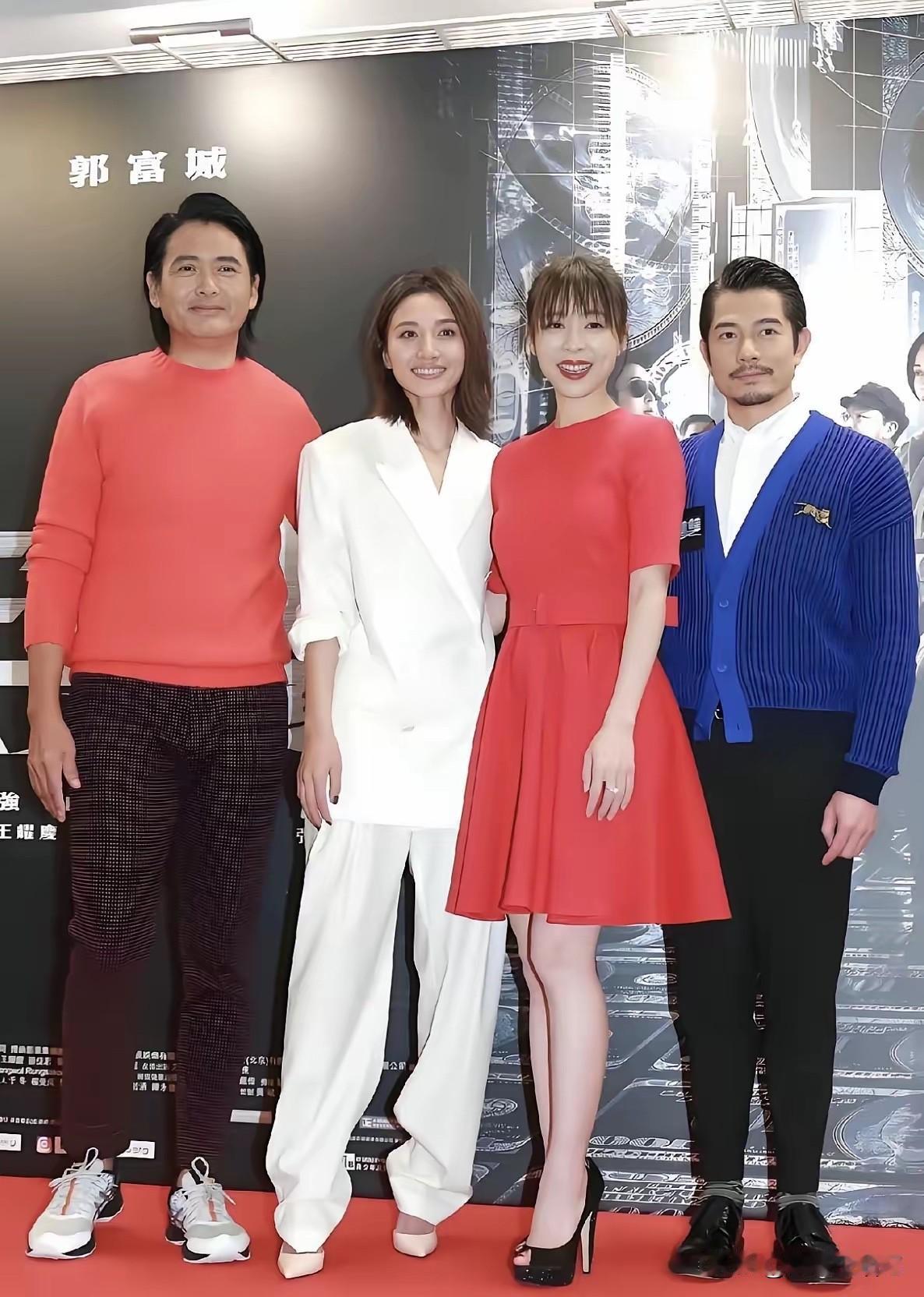 两位女星，我一个也不认识[呲牙笑]