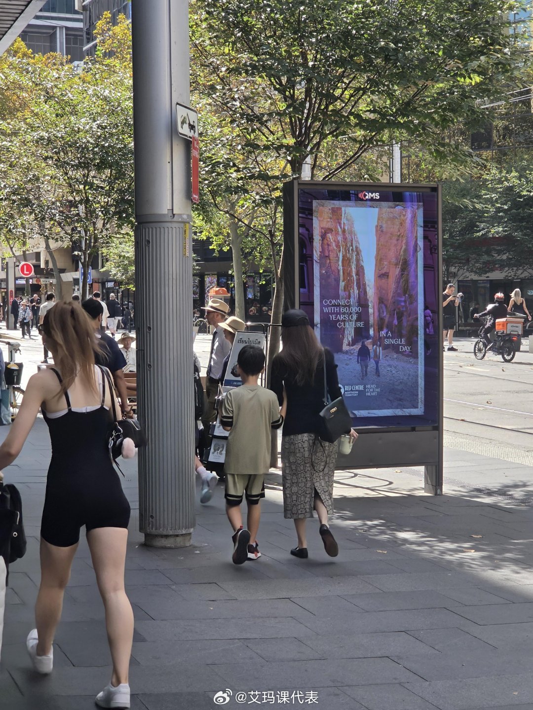 悉尼偶遇侯佩岑一家四口悉尼偶遇侯佩岑一家悉尼偶遇侯佩岑夫妇带着两个儿子，也是幸