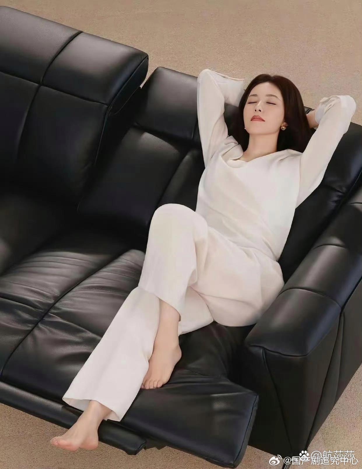 曾黎果然是两百年一遇的美女。