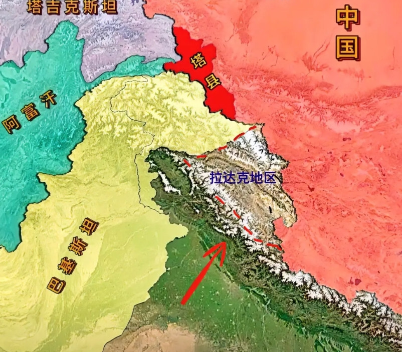 从地形图上来看，拉达克地区压根就与印度没啥关系，更不是印度领土。而印度的版图范围