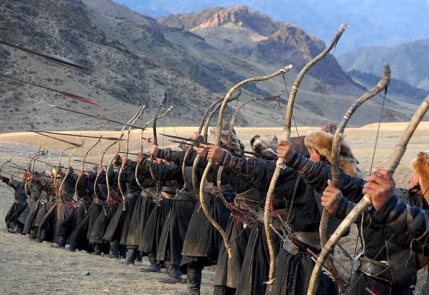 在明代边塞的一场战斗中，前锋弓箭手只带了三十支箭，上了阵只用了不到一炷香时间就射