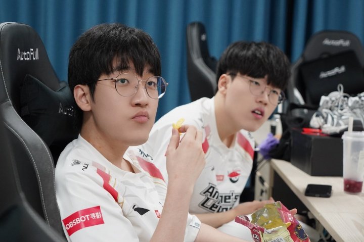 这是好事啊！韩网爆料HLE考虑无法补强Tarzan、Keal两人已经续约Ze