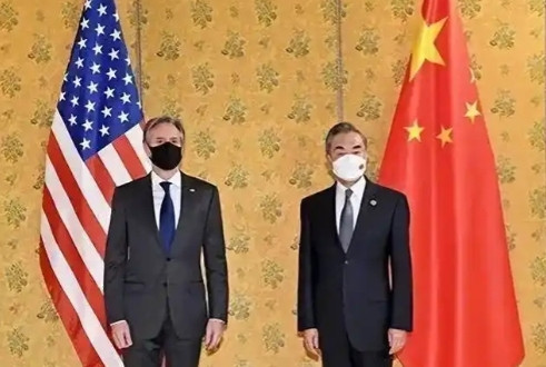 美国为什么不敢跟中国断交呢？ 还断交？他们巴不得天天与我国抱到一起！因为中美