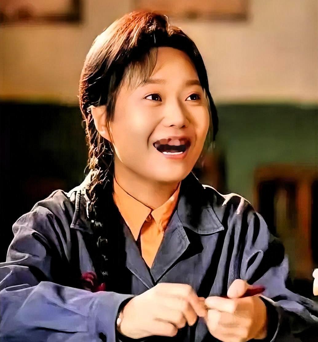 李雪琴的走红，其实是一场精心策划的‘学历降维打击’，只是没人愿意戳破。大家