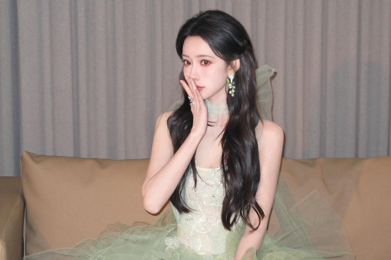 明媚的孟子义，把春天穿在了身上😘孟子义