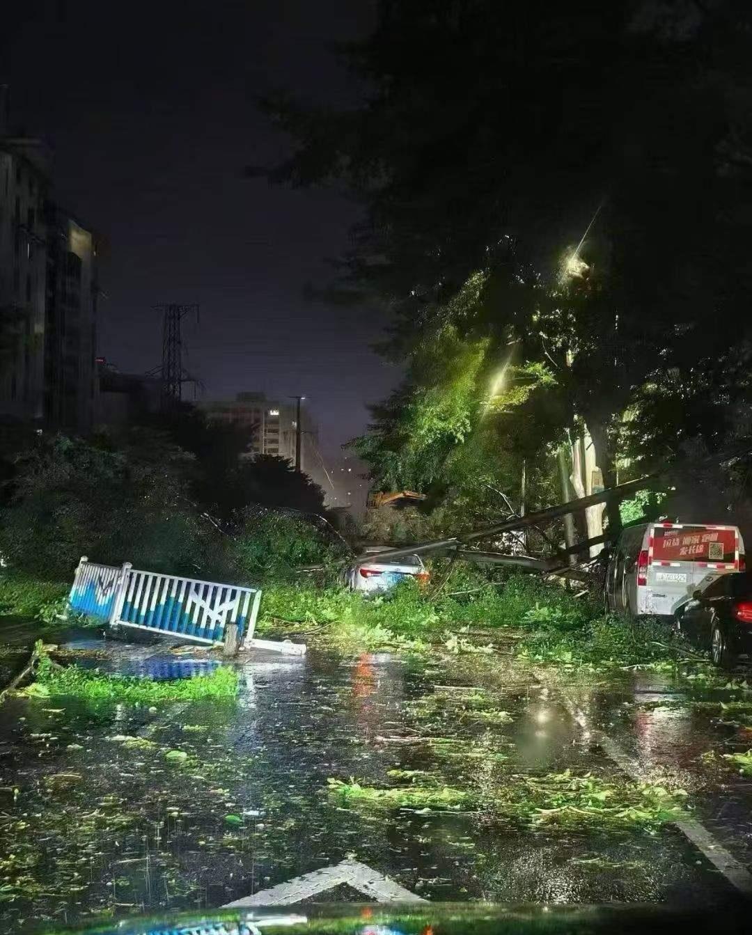 广西北海怎么成这样了。桦加沙虚晃一枪让我们放松警惕，麦德姆紧接着重拳出击。之