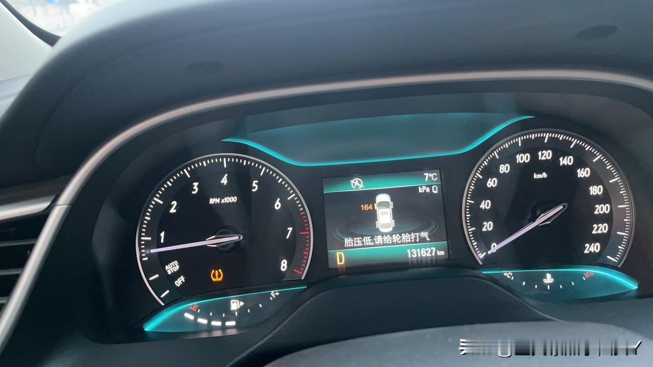 ‼️‼️一大早，发动汽车，显示胎压不足，龟速开着去找汽修厂，可是7:00的清早根