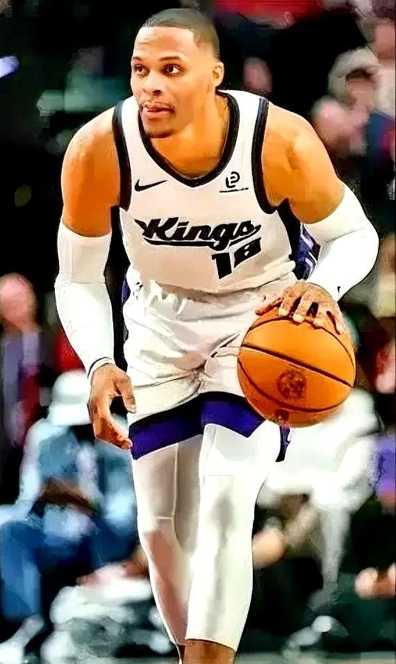 拿400万年薪干5000万的活，威少这合同太魔幻了。从快船那份不到400万的