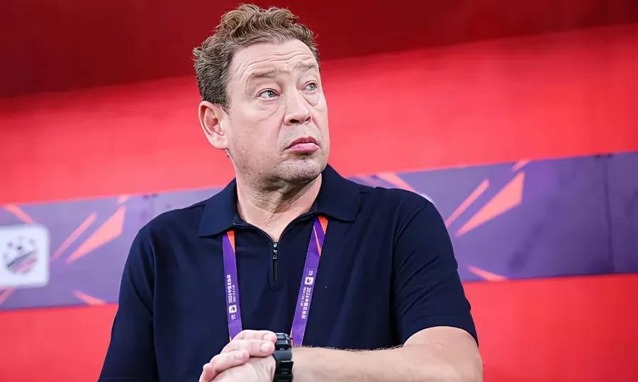 上海申花背着氧气瓶高原出战，这个准备工作做得太到位了，这个方法好，我们去爬玉龙雪