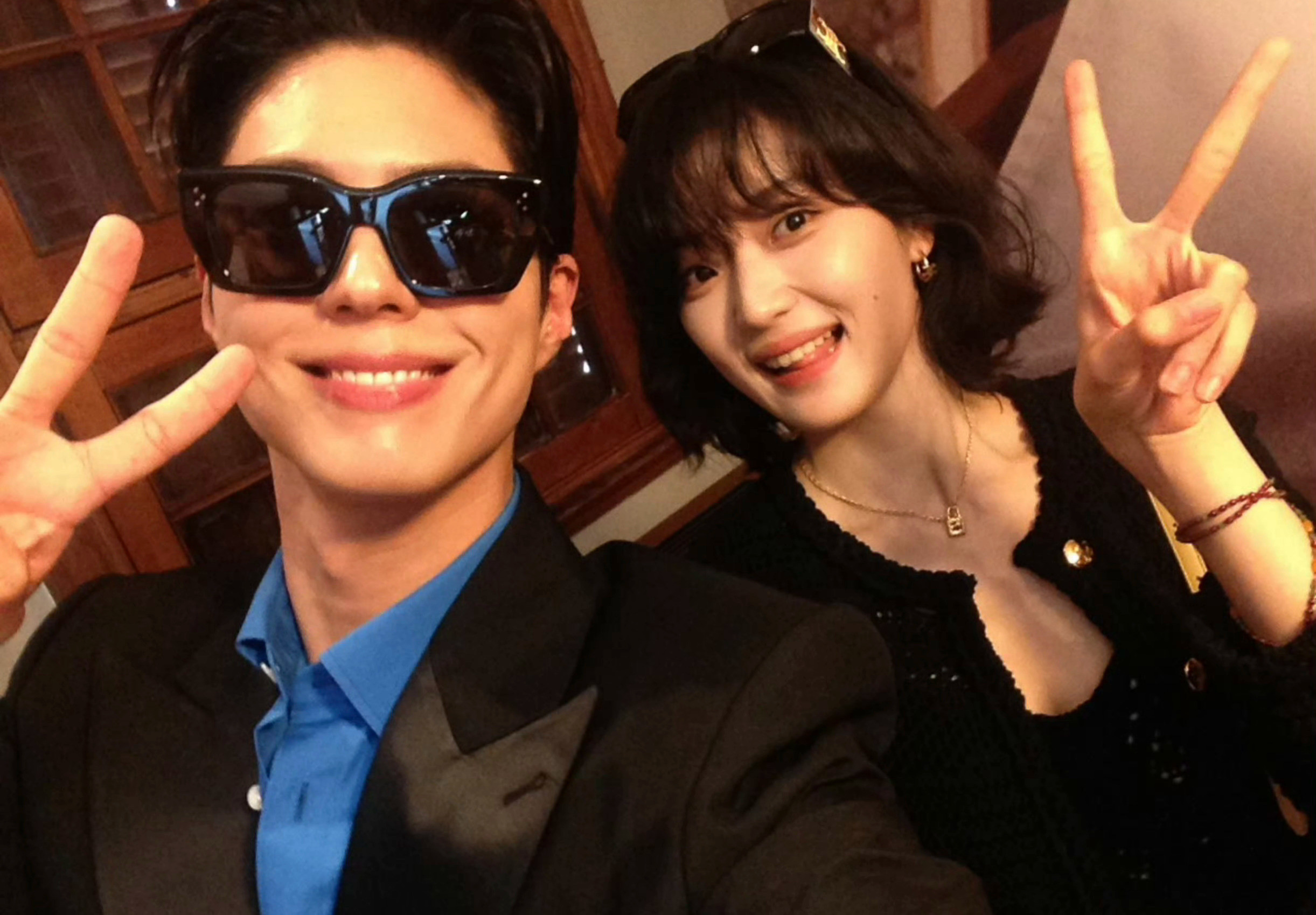 孙千晒与朴宝剑、刘诗诗、王安宇合照孙千晒与朴宝剑刘诗诗王安宇合照孙千晒和刘诗诗