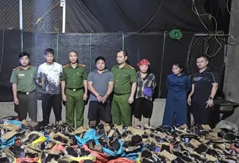 4名越南人从中国走私248瓶笑气，被越南警方一举查获。这4人以越南人曾文统为核心