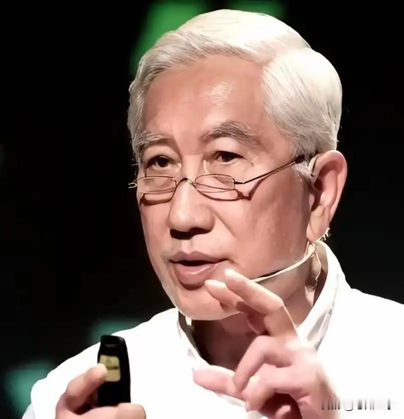 清华一个教授的话，听得我后背发凉他说，满大街的无人车，餐厅里晃悠的送餐机器人