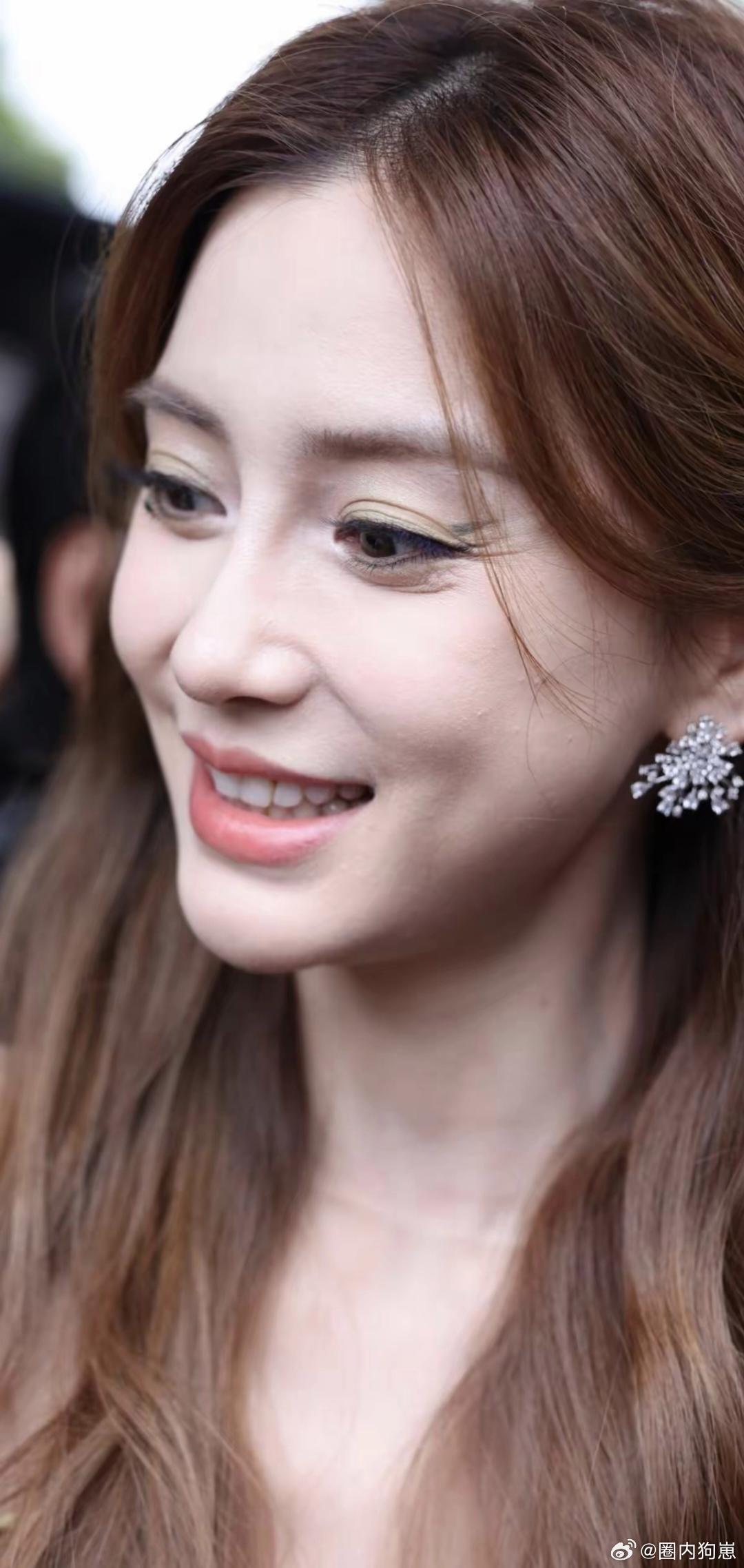 杨颖每次出场皆自带惊艳感，一眼万年，直击人心。