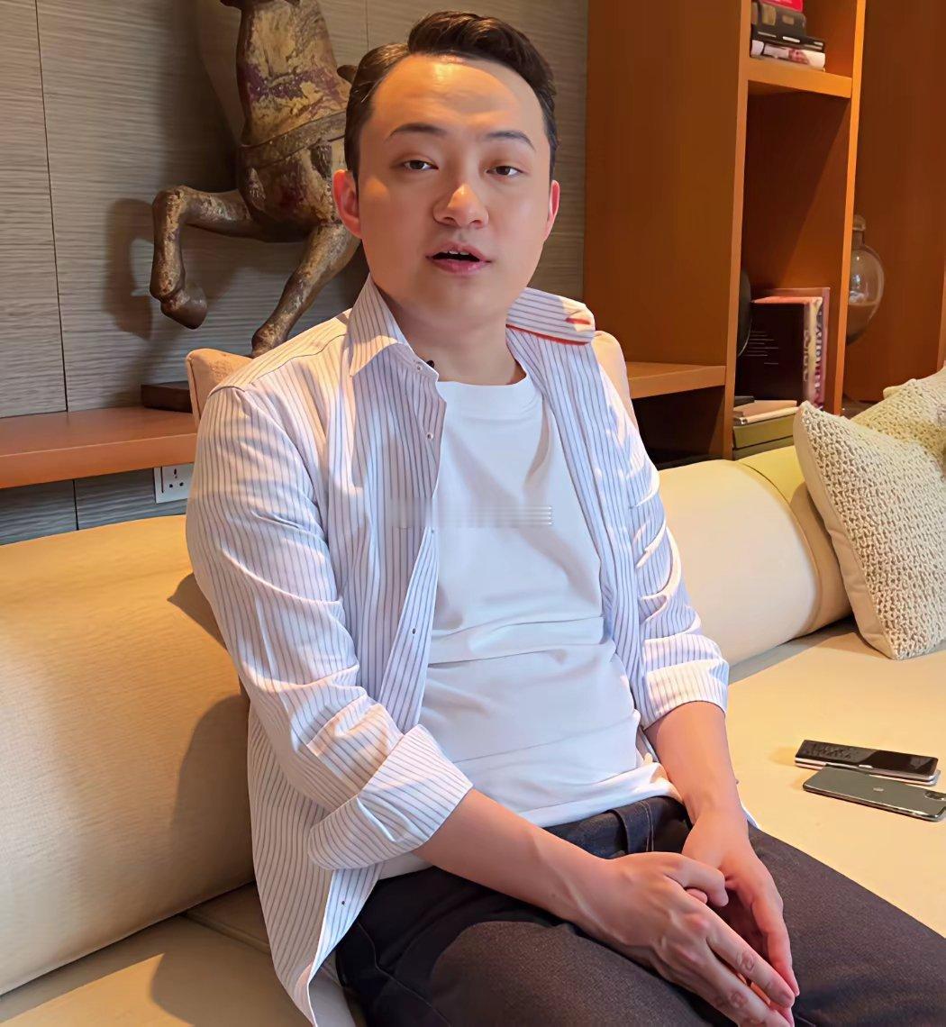 景甜幸亏跟孙宇晨分手了不然以后还不一定会发生什么事呢​看图三，孙宇晨这个人的面相