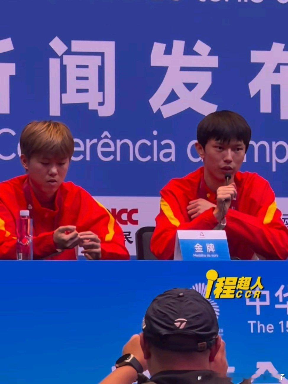 全运会乒乓球青年组混双冠亚军谈自己的偶像🎤夏至芃：我的偶像是樊振东吧，因为我一