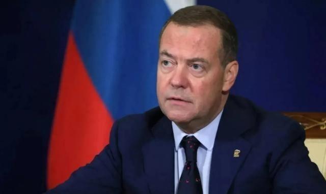 一旦战争打响，中国面临的第一波攻击，可能不是导弹，而是冻结3万亿外汇、切断SWI