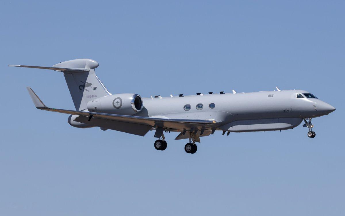 飞扬军事澳大利亚皇家空军今天接收了首架MC-55A“游隼”电子侦察机该机基于湾