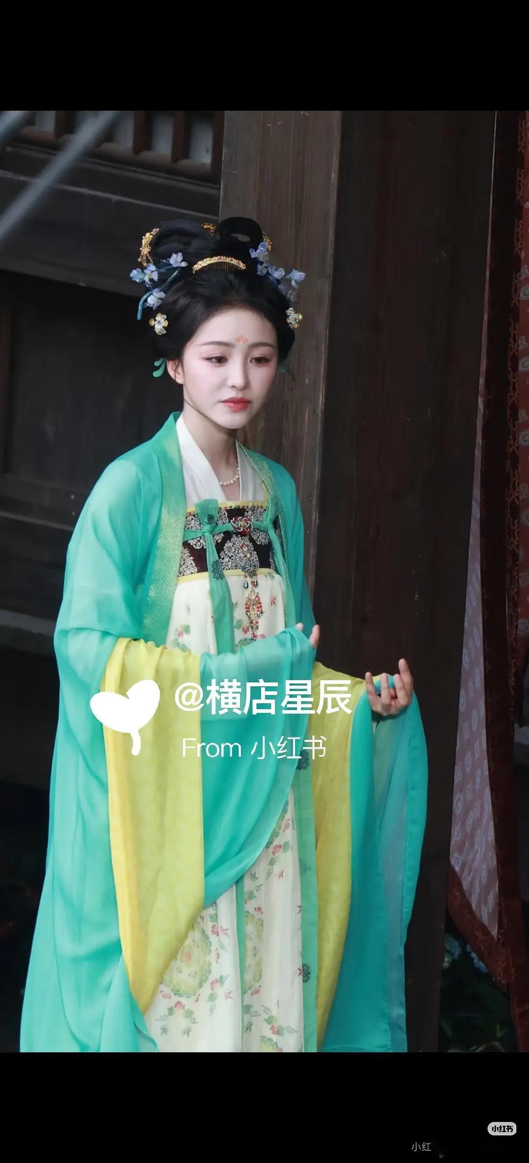 小田曦薇来了，没有刘海的那种