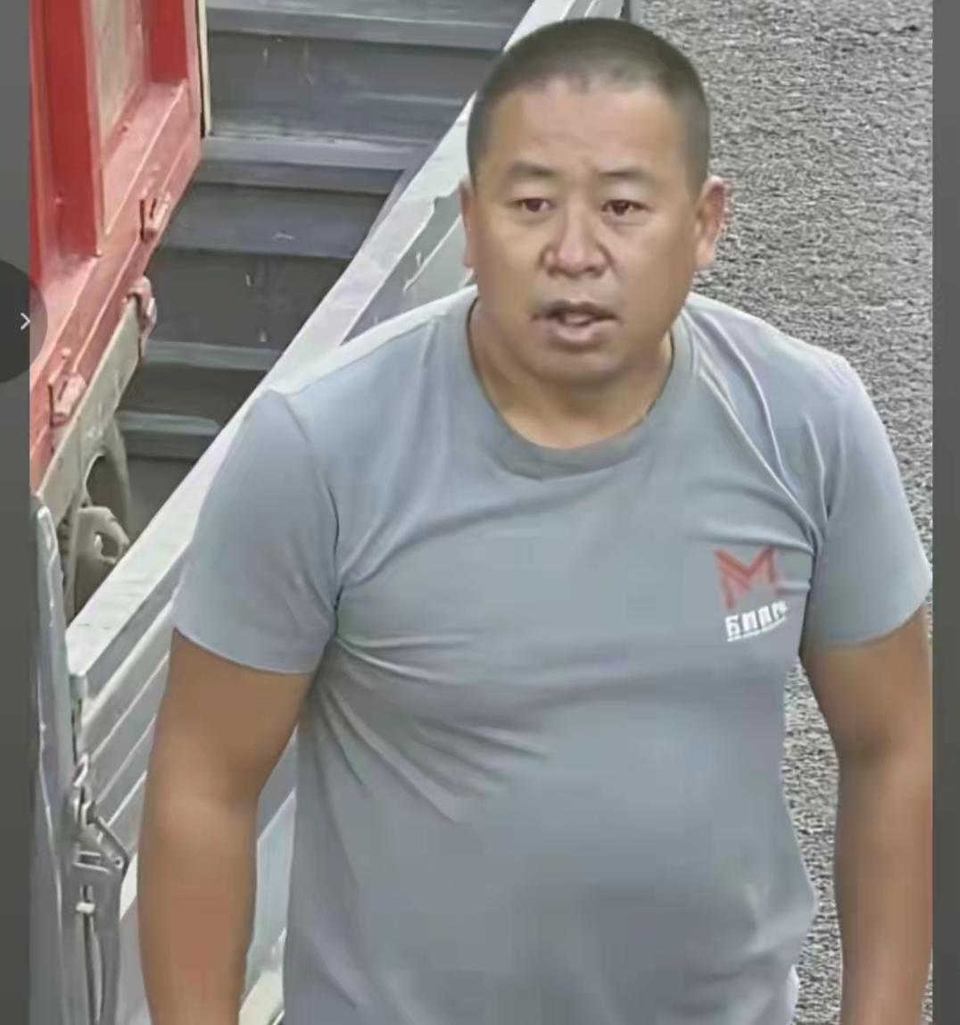 夏付钢还在逃，没被抓住，有一个很重要的原因，如果他真的是钻入了玉米地