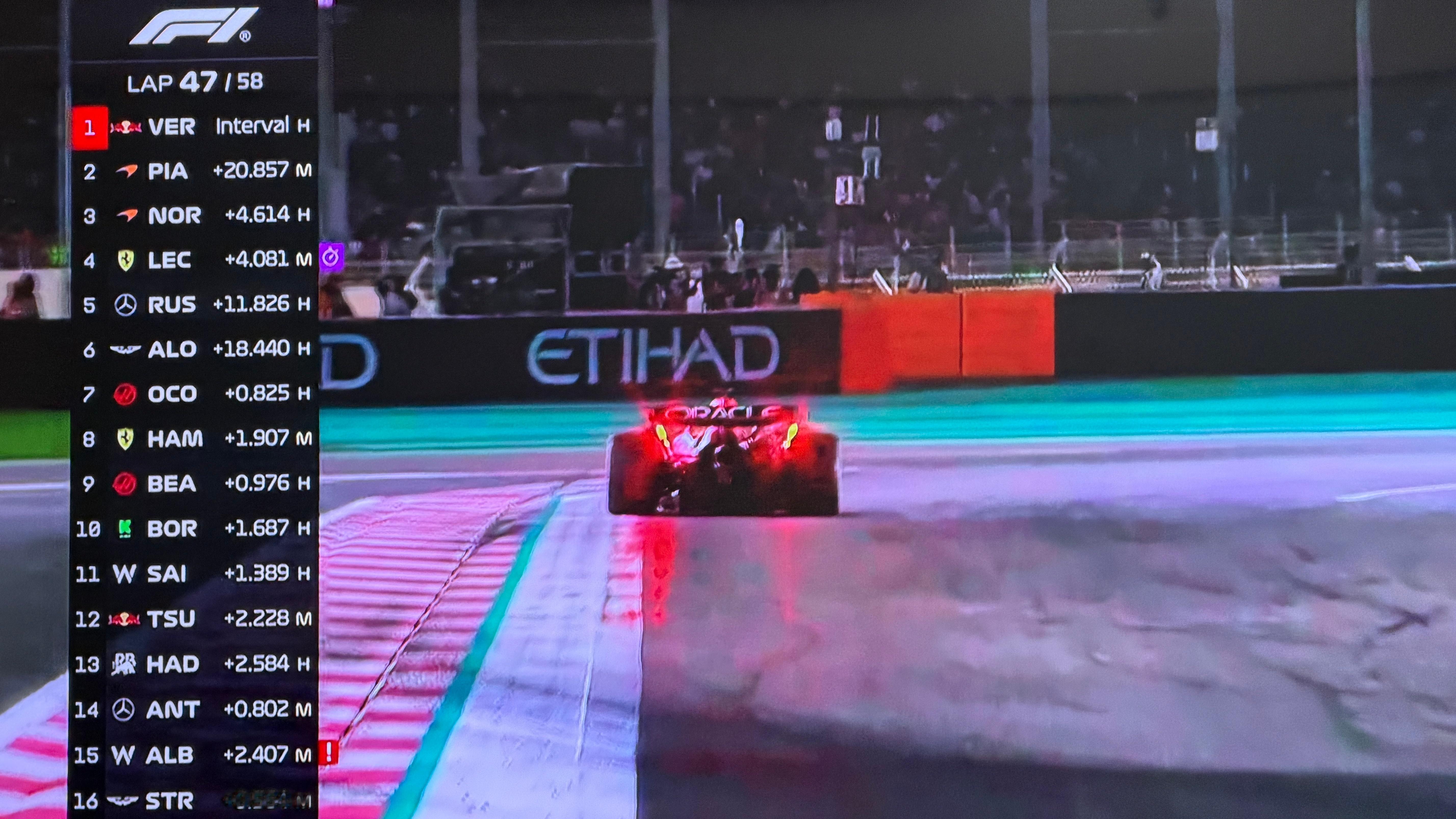 潘子都在无线电里问，勒克莱尔追上诺里斯没有？急死我了乐扣你加油啊！！！甩掉第四的