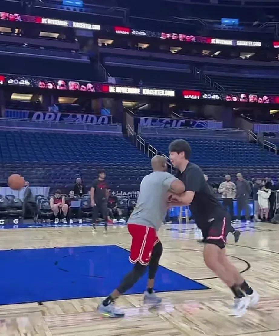 这就对了！杨瀚森训练表现的很好！杨瀚森又开始了坐冷板凳，我想原因大家都知道，就