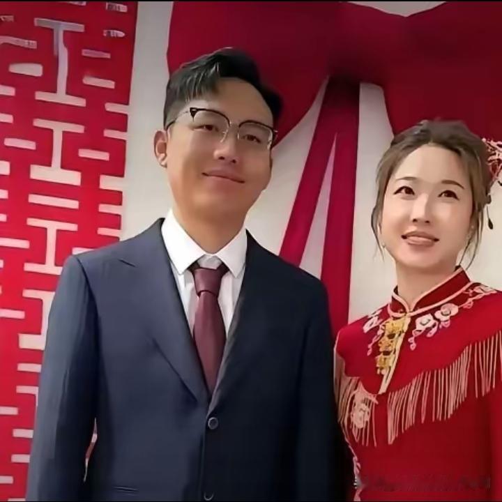 你有胆量娶自己的老师吗？厦门学生张宇大学毕业后娶了自己的高中老师林晓燕，踏步法